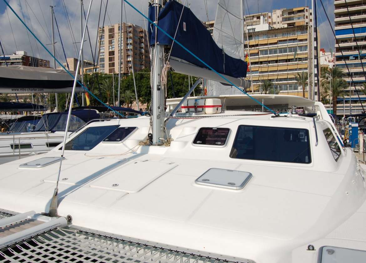 upperdeck catamaran voyage 440 charter mallorca