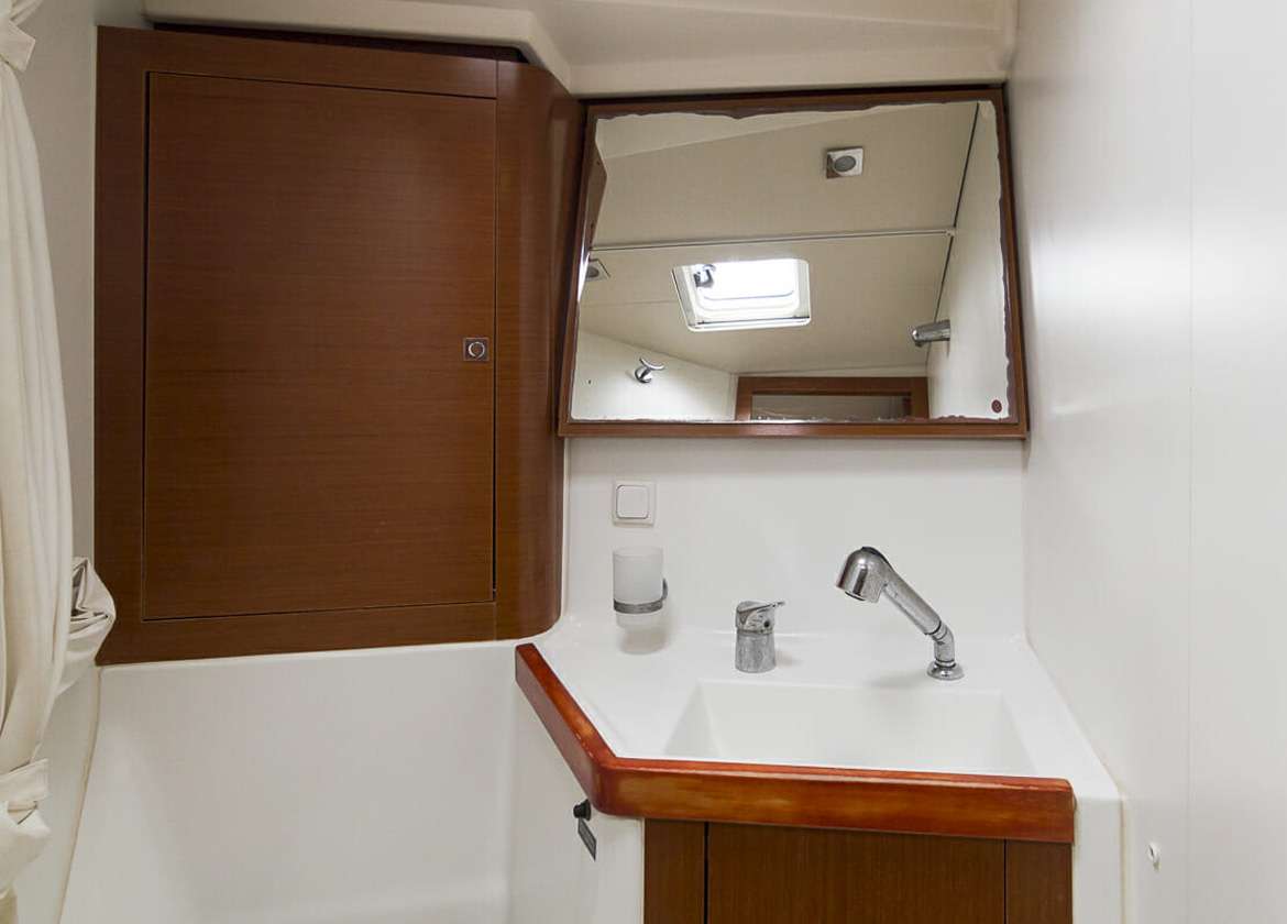 Badezimmer Segelyacht oceanis 41 2012 charter