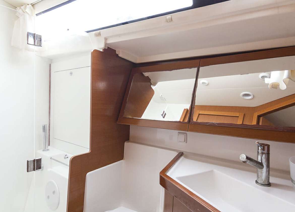 Badezimmer Segelyacht oceanis 41 2012