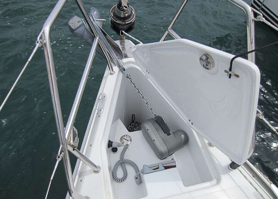 bow sailing yacht charter hanse 325 mallorca