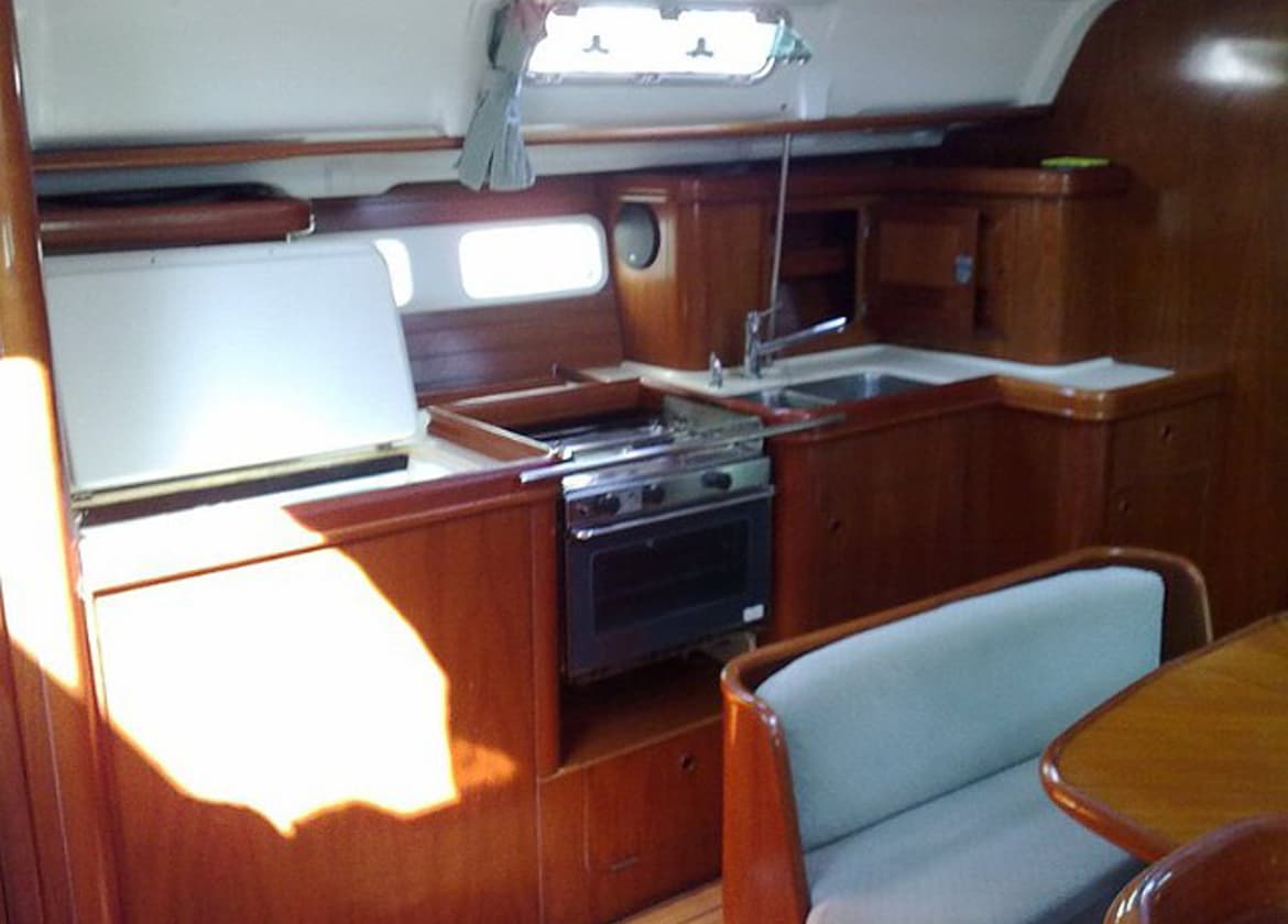 Küche oceanis 411 Segelyacht