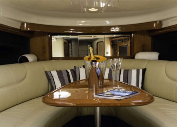 lounge motor yacht charter cranchi 42 gin tonic mallorca