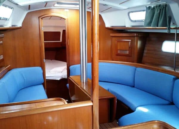 lounge sailing yacht oceanis 361 mallorca
