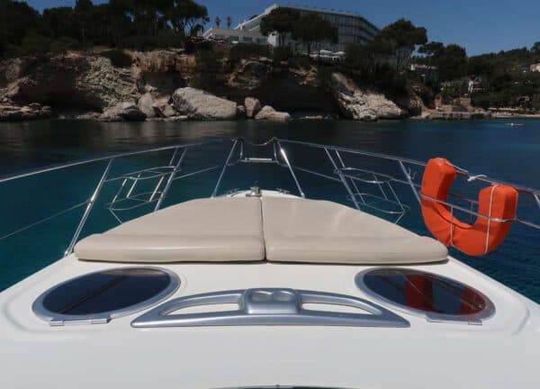 sunbeds motor yacht charter cranchi 42 gin tonic mallorca