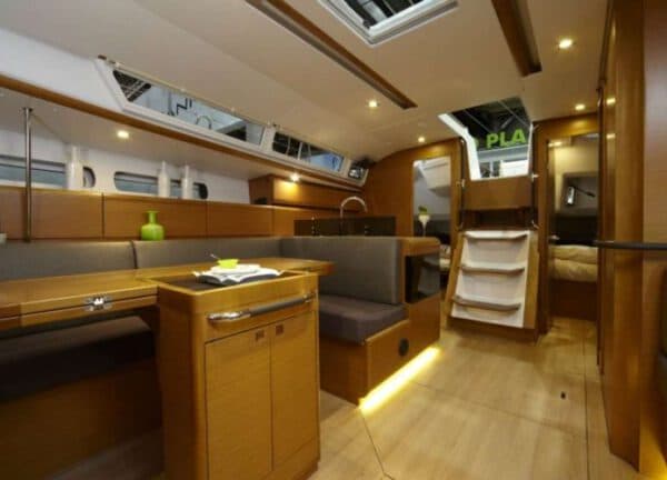 lounge sailing yacht sun odyssey 439