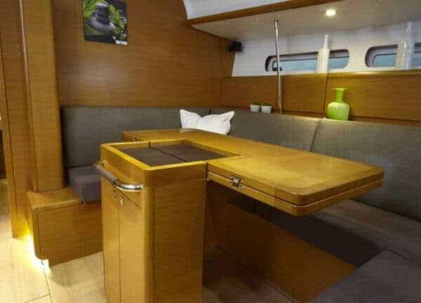 lounge sailing yacht sun odyssey 439 mallorca