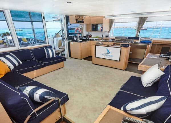 lounge catamaran charter lagoon 560 s2 mallorca