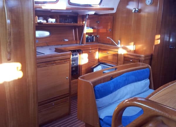 sailing yacht bavaria 46 salon