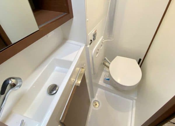 bathroom catamaran lagoon 40 sunrise 2019 mallorca