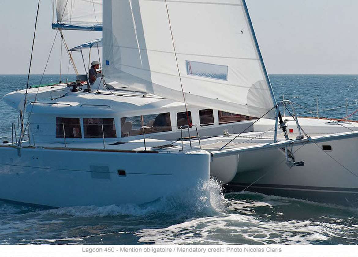 exterior Katamaran charter lagoon 450 f Mallorca