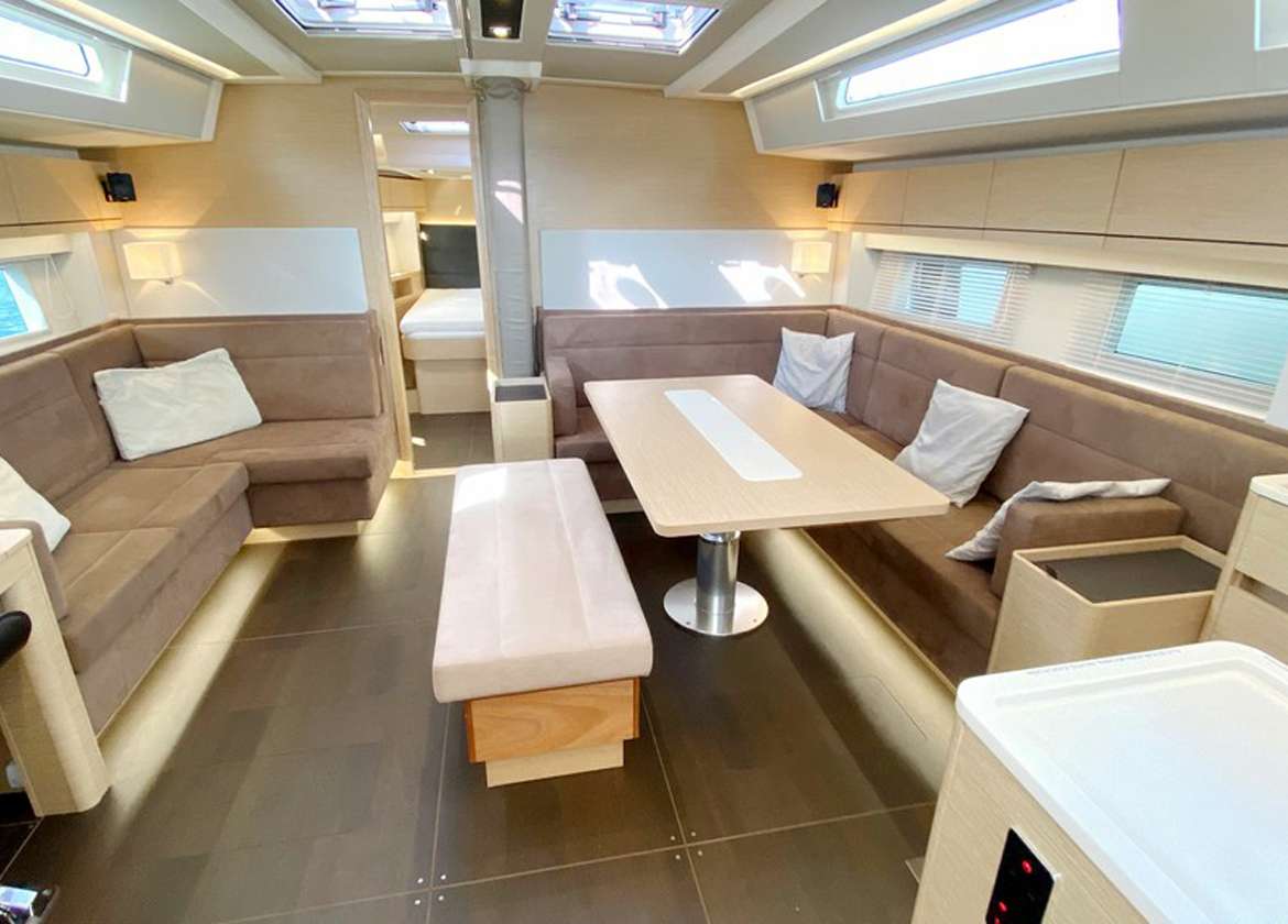 lounge sailing yacht hanse 548 mallorca