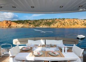 Afterdeck Motoryacht sunseeker manhattan 70 ibiza