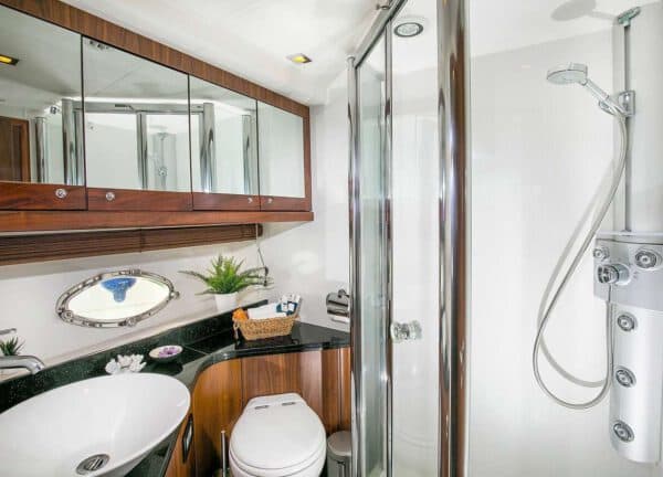 bathroom motor yacht sunseeker manhattan 66