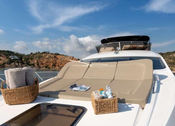 sunbeds motor yacht sunseeker manhattan 70