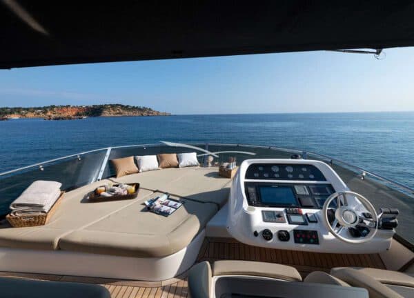 sunbeds motor yacht sunseeker manhattan 70 ibiza