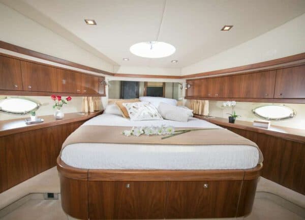 vip cabin motor yacht sunseeker manhattan 66 mediterrani