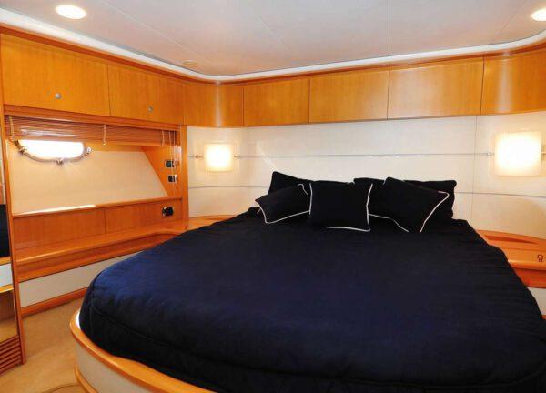 vip cabin motor yacht charter baia azzurra 63 mallorca