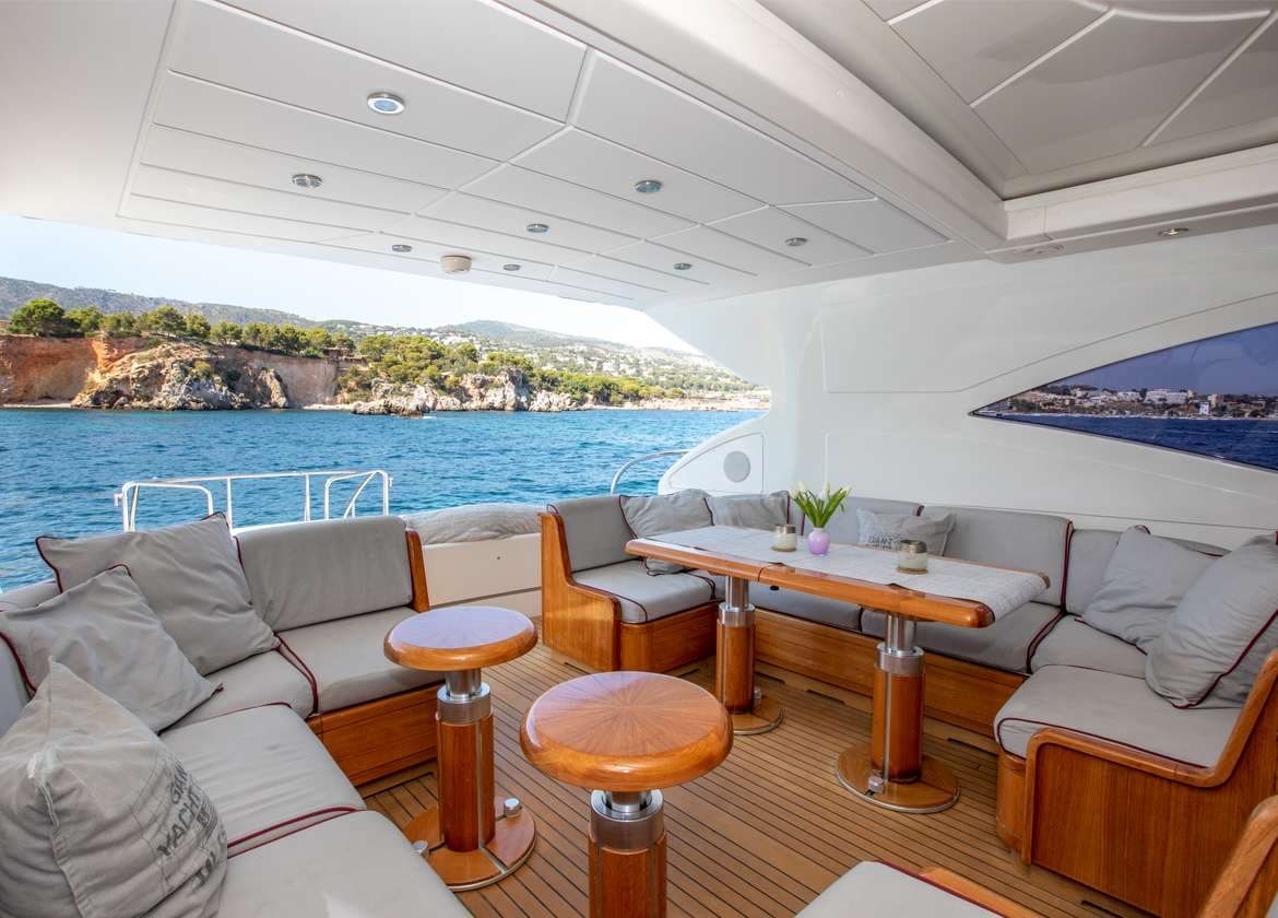 Oberdeck Motoryacht charter mangusta 72 thats amore Mallorca