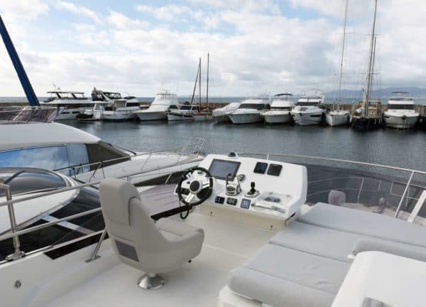 cockpit motor yacht prestige 420 fly mallorca