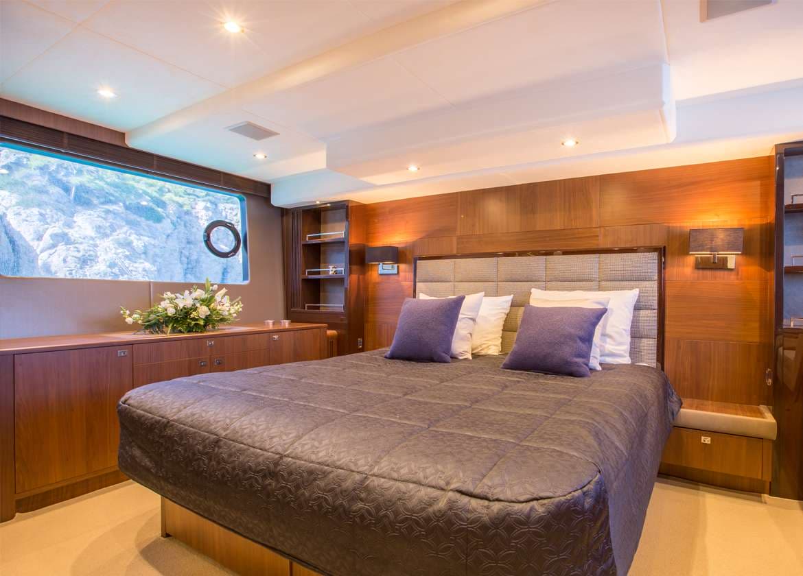 vip cabin motor yacht princess 64 mio barco