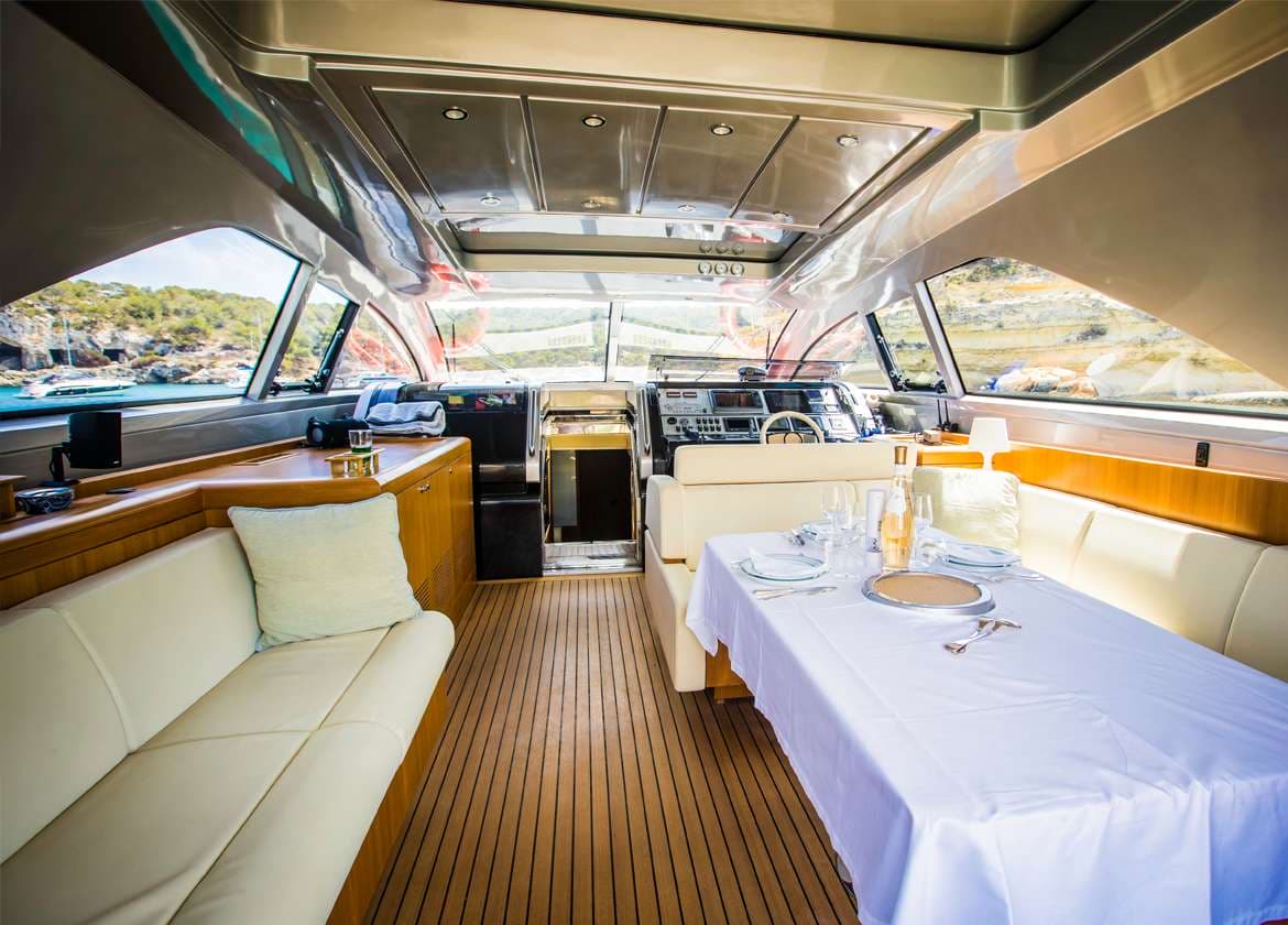 Salon Motoryacht riva 68 ego pendragon Mallorca