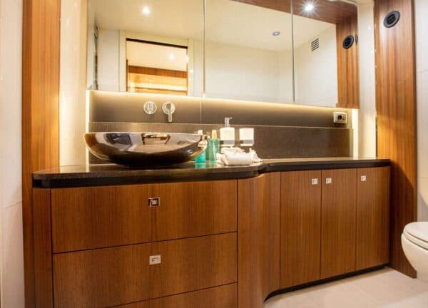 bathroom navetta 58 maybe5 motor yacht