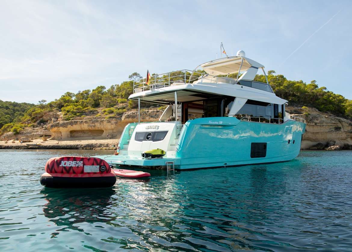 Heck navetta 58 maybe5 Motoryacht charter