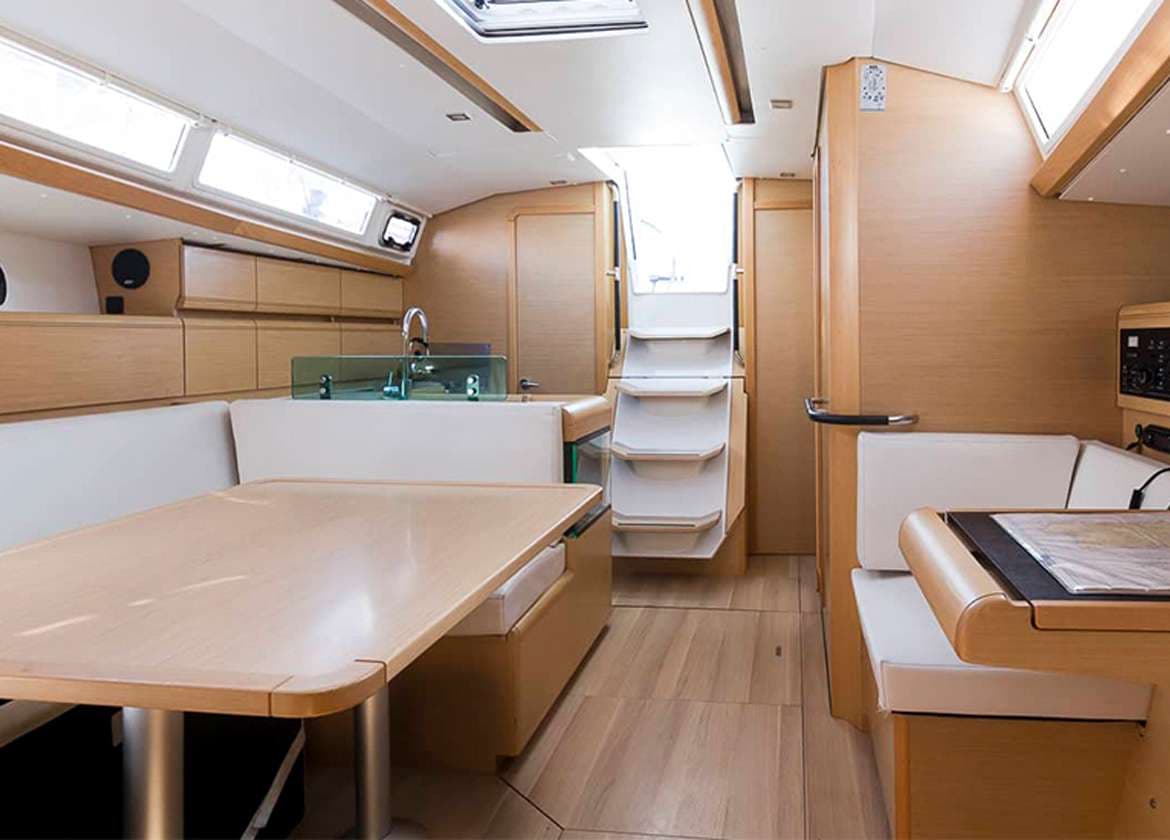 lounge sailing yacht jeanneau 419 charter