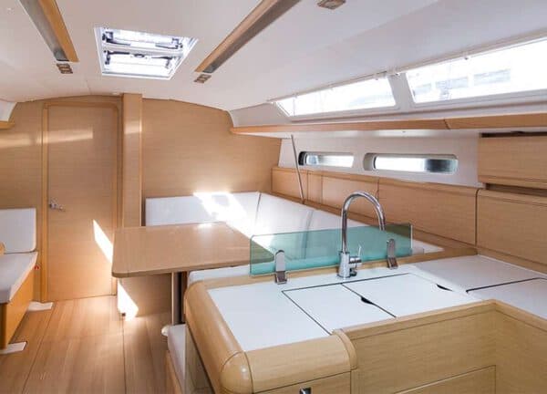 lounge sailing yacht jeanneau 419 mallorca charter