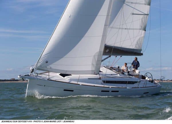 sailing yacht jeanneau 419 mallorca charter