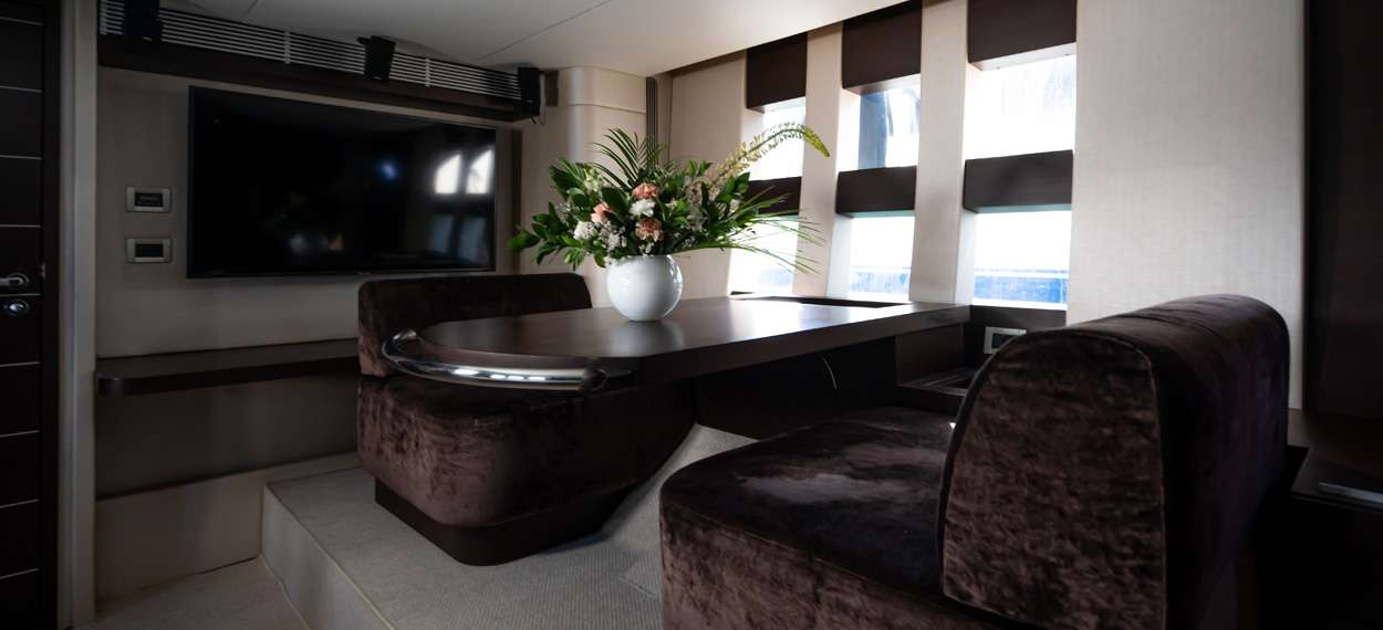 Lounge Motoryacht azimut 68s manzanos