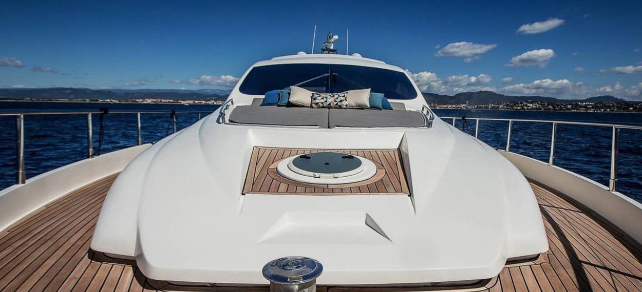 sunbeds motor yacht aicon 72 sl manzanos ii mallorca