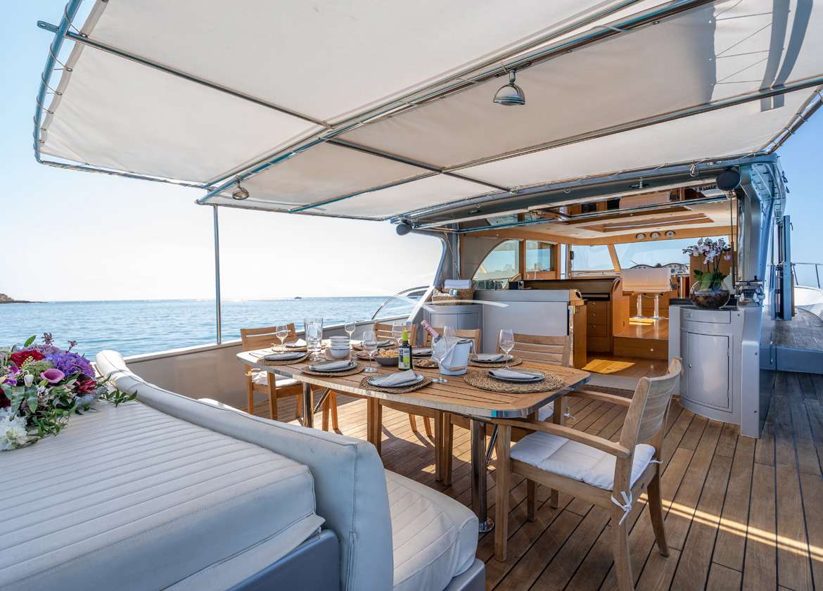 Oberdeck Motoryacht charter ibiza lobster 62 dhamma