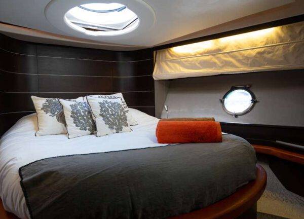 vip cabin motor yacht azimut 68s manzanos mallorca