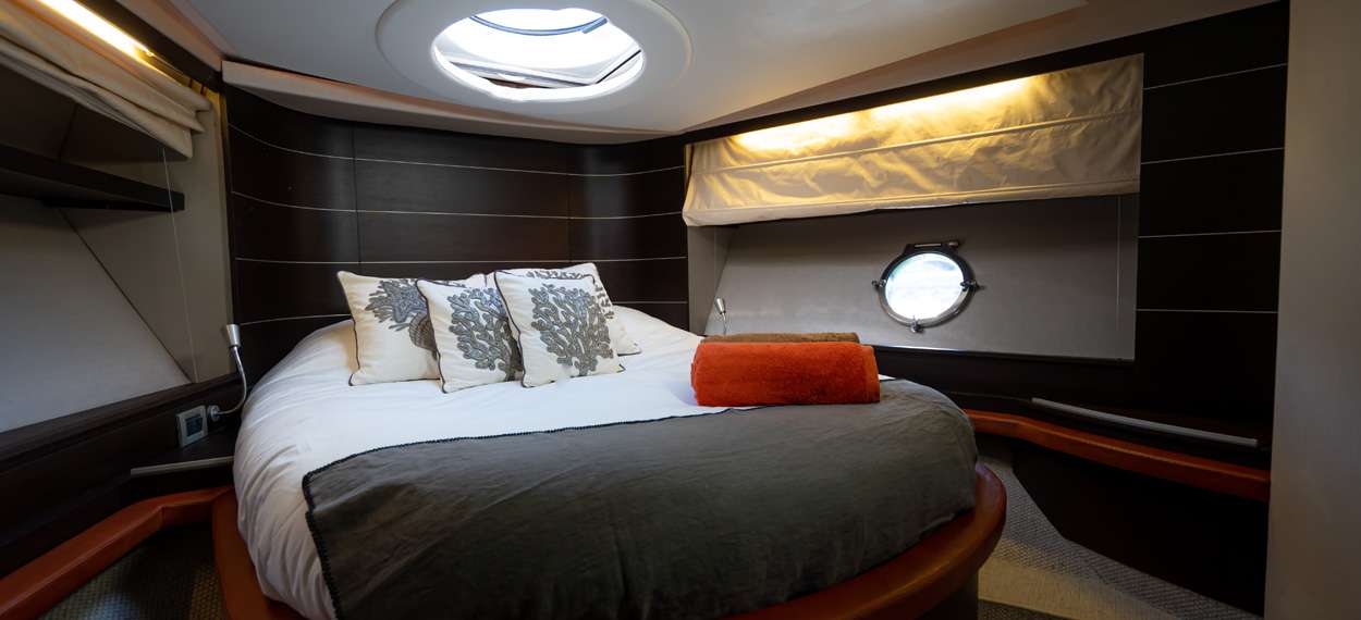 vip cabin motor yacht azimut 68s manzanos mallorca