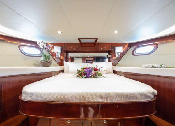 vip cabin yacht charter ibiza lobster 62 dhamma