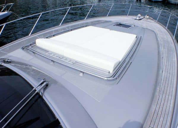 motor yacht riva virtus 63 headquarters sunbeds