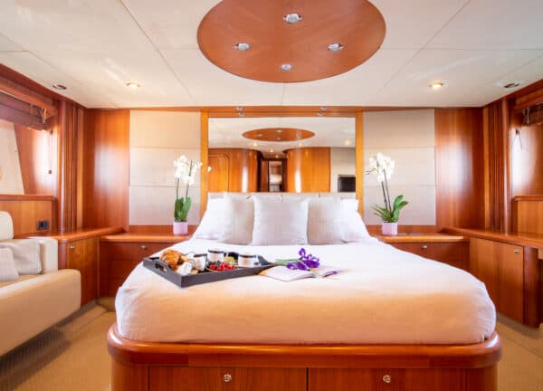 cabin luxury motor yacht sunseeker predator 72 nice toy 3 balearics
