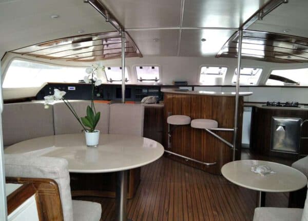 lounge catamaran fountaine pajot 56 mallorca