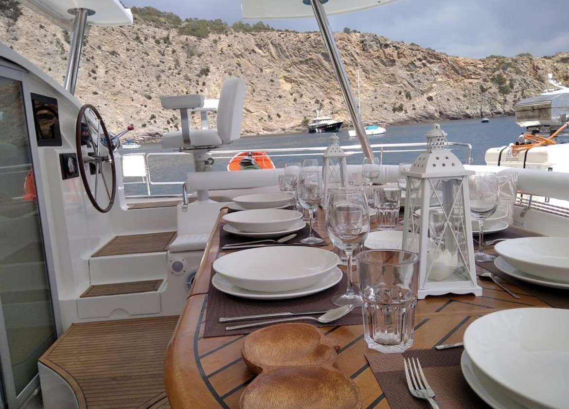 Oberdeck Esstisch Katamaran fountaine pajot 56 Mallorca