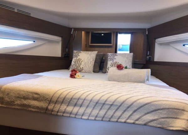 vip cabin motor yacht solaris power 48 open mallorca