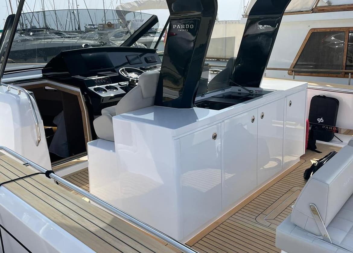 upperdeck motor yacht pardo 43 mallorca