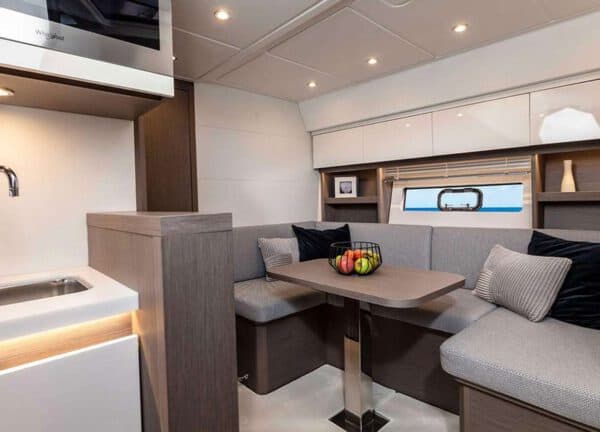 lounge beneteau gran turismo 45 charter mallorca