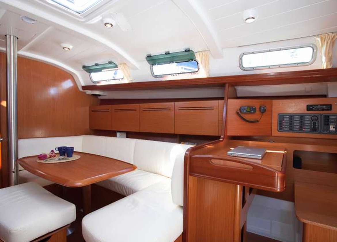 Lounge Segelyacht charter cyclades 39 Mallorca