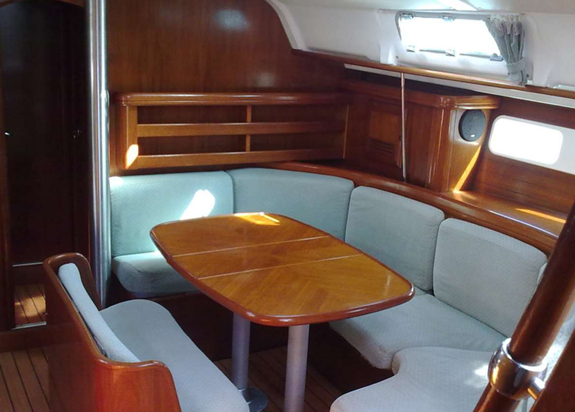 Salon Segelyacht oceanis 411