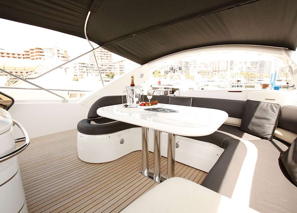 Oberdeck Motoryacht charter princess 23 Mallorca