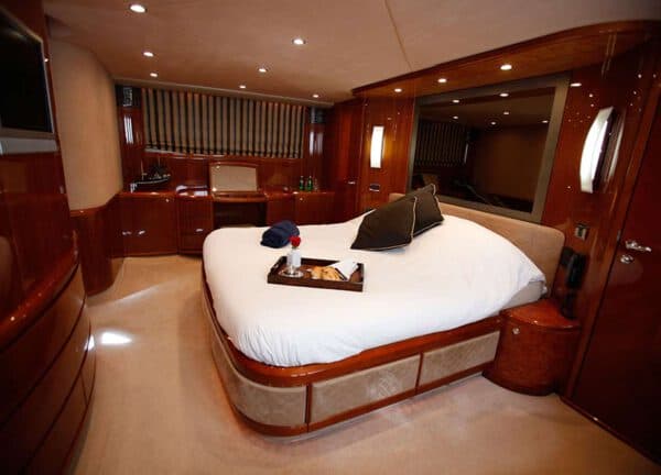 VIP Kabine Motoryacht charter princess 23 Mallorca