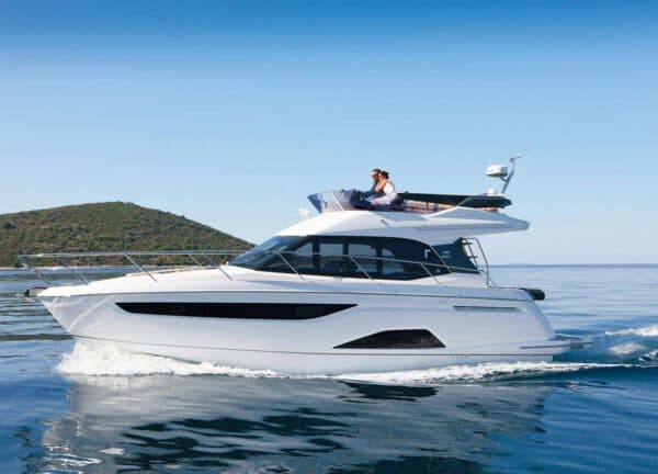 Motoryacht charter bavaria r40 Mallorca