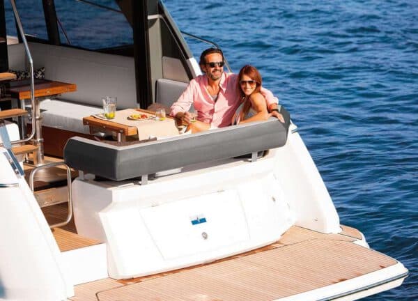 Heck Motoryacht charter bavaria r40 Mallorca