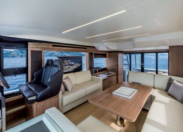 Salon Motoryacht absolute 52 fly ht 2019 Mallorca